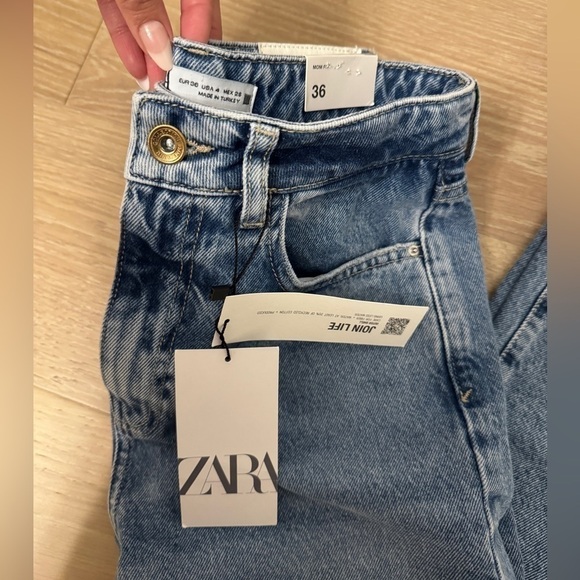 Zara Mom Fit Jeans - Picture 2 of 6